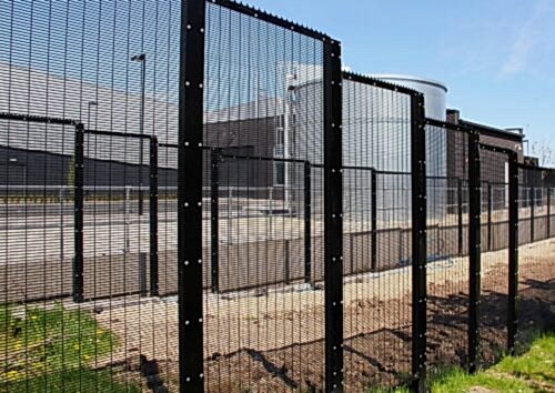 Palisade Fencing Vs Mesh Fencing